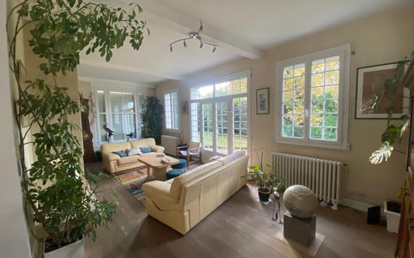 Maison à vendre    6 pièces • 204 m2 Pessac