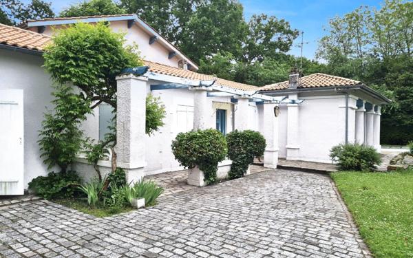 Maison à vendre    6 pièces • 204 m2 Pessac