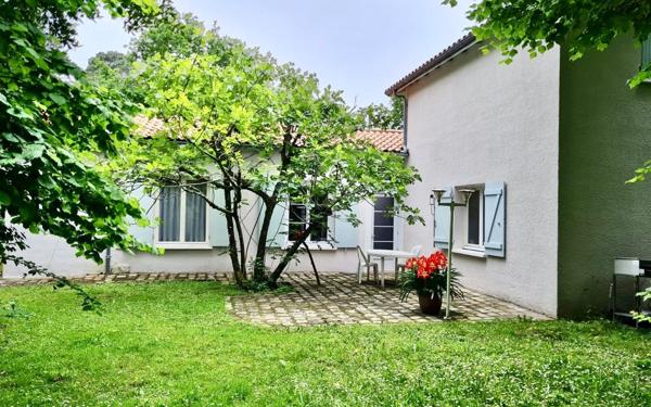 Maison à vendre    6 pièces • 204 m2 Pessac