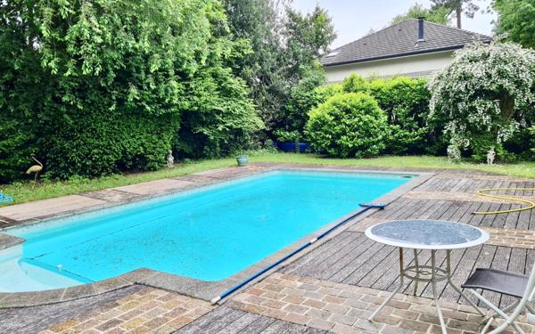 Maison à vendre    6 pièces • 204 m2 Pessac