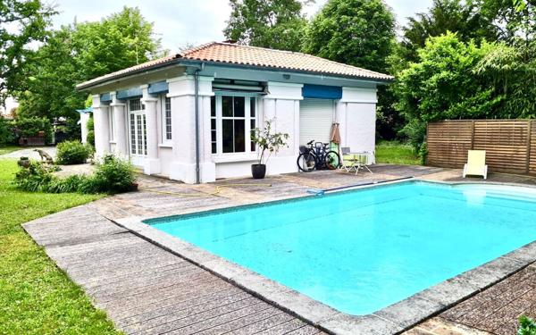 Maison à vendre    6 pièces • 204 m2 Pessac