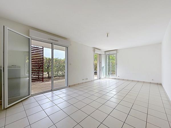 Appartement T3 en rez-de-jardin avec terrasse et parking privatif - SAINT-AVERTIN