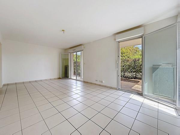 Appartement T3 en rez-de-jardin avec terrasse et parking privatif - SAINT-AVERTIN
