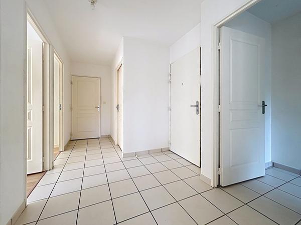 Appartement T3 en rez-de-jardin avec terrasse et parking privatif - SAINT-AVERTIN