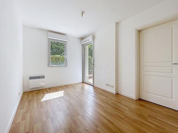 Appartement T3 en rez-de-jardin avec terrasse et parking privatif - SAINT-AVERTIN