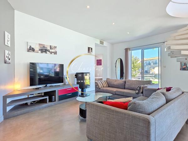 Marina 3 chambres avec appontement de 15 m pour bateau