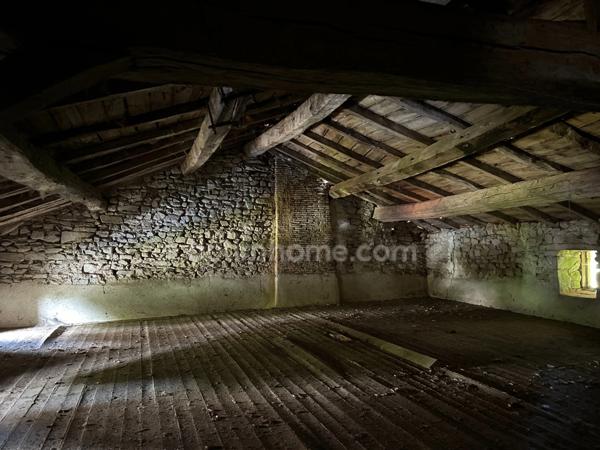 Corps de ferme à rénover avec terrain de 1203 m2