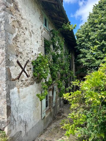 Corps de ferme à rénover avec terrain de 1203 m2