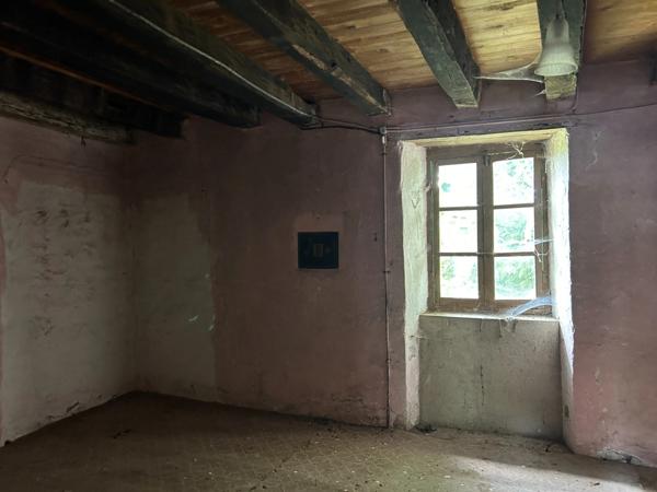 Corps de ferme à rénover avec terrain de 1203 m2