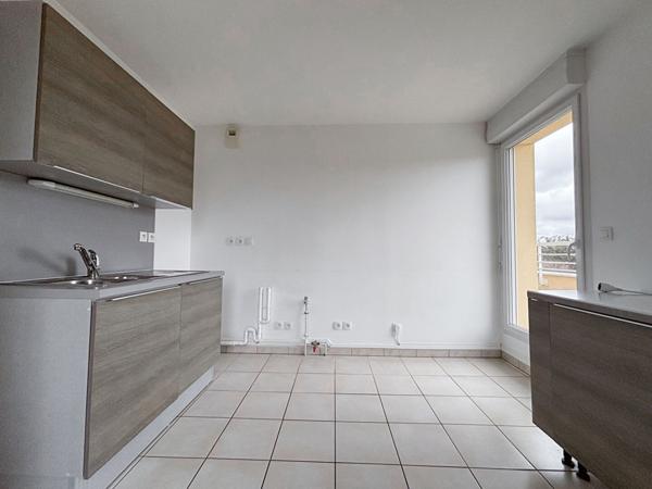 AVRILLE - Appartement 2 chambres dernier étage avec trois terrasses et garage au coeur du centre d'Avrillé !