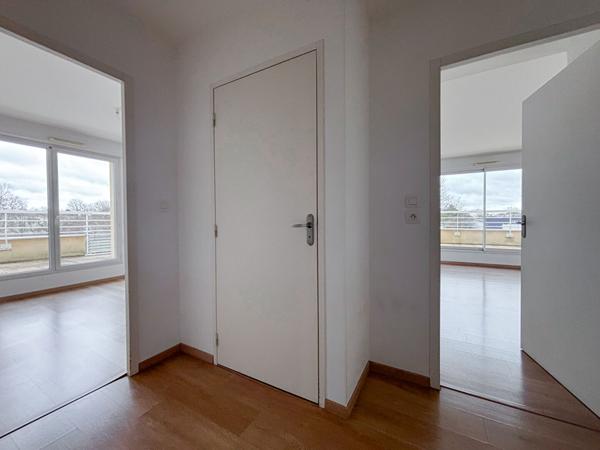 AVRILLE - Appartement 2 chambres dernier étage avec trois terrasses et garage au coeur du centre d'Avrillé !