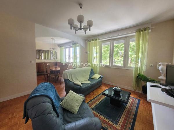 Location meublée - T3 - Oloron-sainte-marie - Réf.:205424 Bel appartement T3 meublé - Balcon - cave - Ascenseur