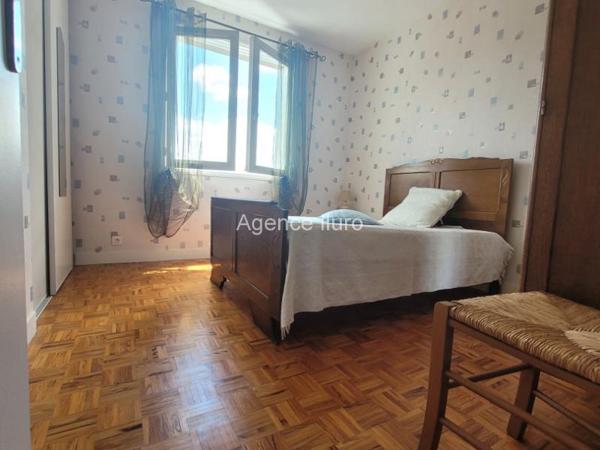 Location meublée - T3 - Oloron-sainte-marie - Réf.:205424 Bel appartement T3 meublé - Balcon - cave - Ascenseur