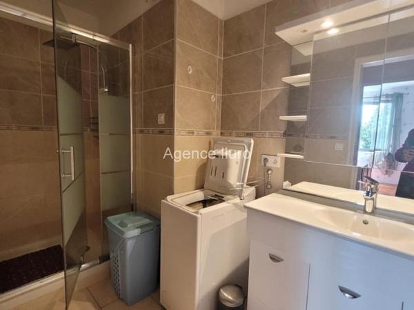 Location meublée - T3 - Oloron-sainte-marie - Réf.:205424 Bel appartement T3 meublé - Balcon - cave - Ascenseur