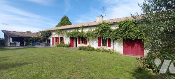 Hameau calme à 8 min de Melle et 5 min de LEZAY. Belle longère bien exposée sans vis à vis réno...