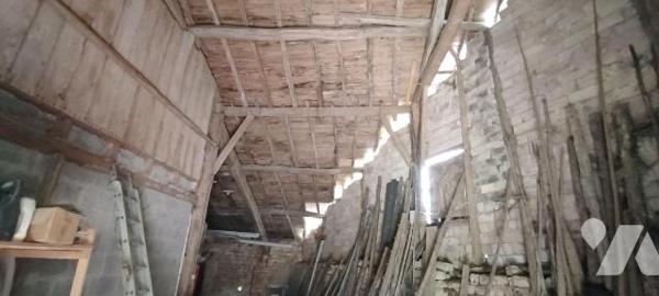 Hameau calme à 8 min de Melle et 5 min de LEZAY. Belle longère bien exposée sans vis à vis réno...