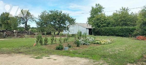 Hameau calme à 8 min de Melle et 5 min de LEZAY. Belle longère bien exposée sans vis à vis réno...