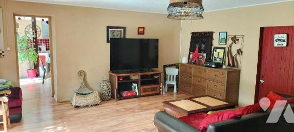 Hameau calme à 8 min de Melle et 5 min de LEZAY. Belle longère bien exposée sans vis à vis réno...