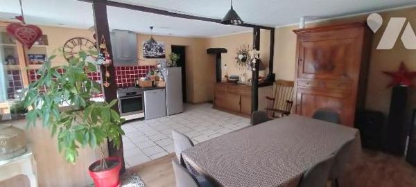 Hameau calme à 8 min de Melle et 5 min de LEZAY. Belle longère bien exposée sans vis à vis réno...