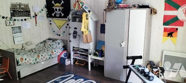 Hameau calme à 8 min de Melle et 5 min de LEZAY. Belle longère bien exposée sans vis à vis réno...