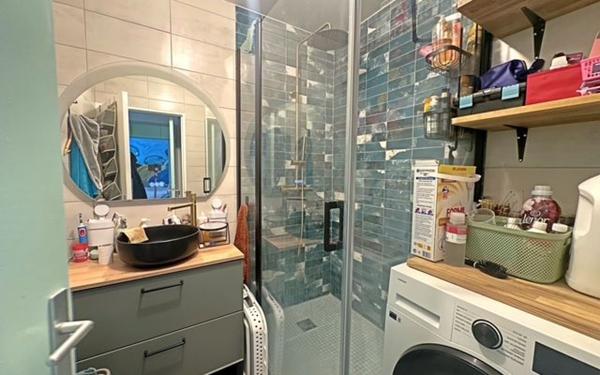 Appartement à vendre    2 pièces • 51,80 m2 Marseille 8