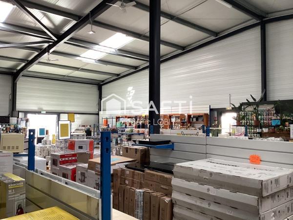 locale commerciale plus terrain constructible