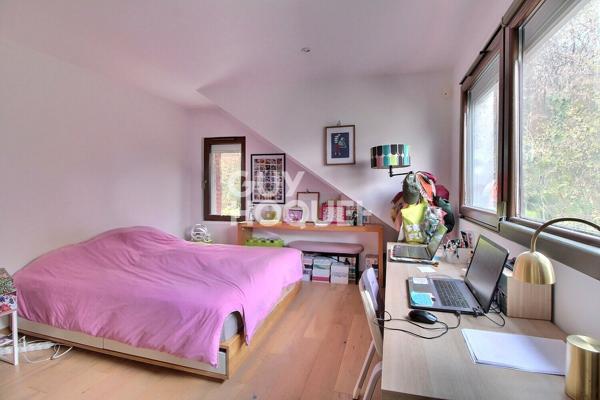 Chaville rive droite proche de Sèvres, maison de 177 m² .