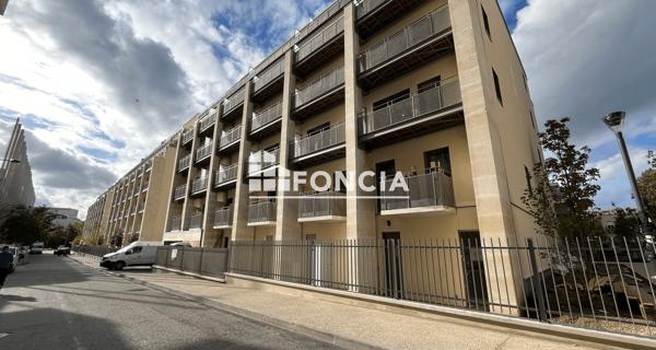 Location Studio 27.7 m² - Meudon La Foret 92360
