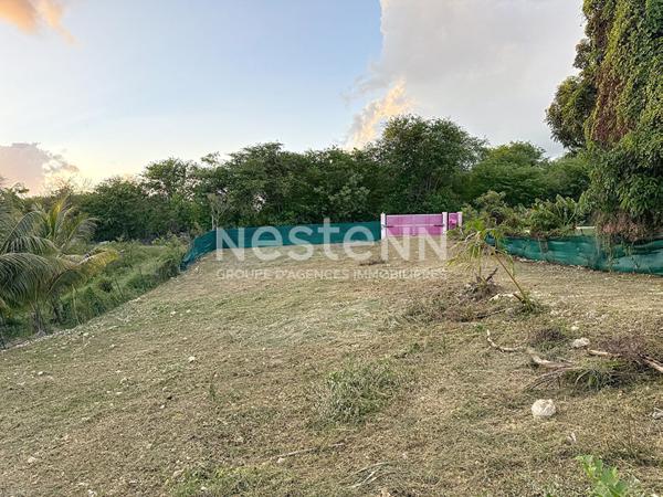 À vendre terrain de 400m2 constructible à GISSAC SAINTE-ANNE proche de la plage de Bois-Jolan