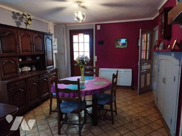 A VENDRE. Maison. LA BAROCHE SOUS LUCE. Sud Orne. Basse Normandie.
Aux abords du bourg, maison...