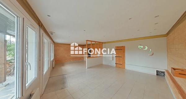 Location Local commercial 3 pièces 64.21 m² - Berthecourt 60370