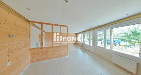 Location Local commercial 3 pièces 64.21 m² - Berthecourt 60370