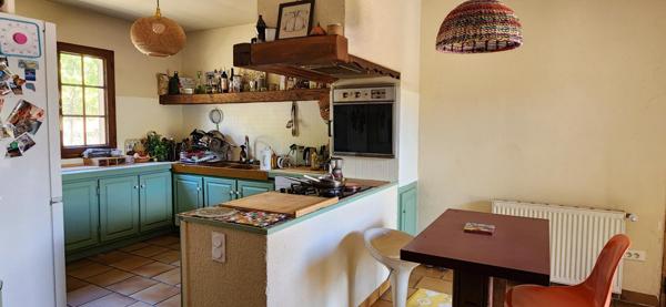 Maison avec piscine et panneaux photovoltaïques