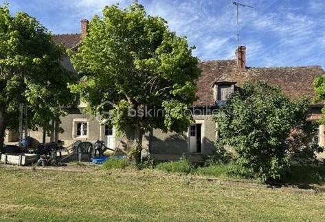 Découvrez cette magnifique maison datant de 1833, un véritable havre de paix qui vous accueille avec ses 176,55 m² de charme. Située dans un environnement paisible, elle offre un cadre de vie exceptionnel pour les amoureux de la nature.

Un intérieur spacieux et chaleureux
Cette demeure se distingue par ses 8 pièces spacieuses, pensées pour le confort de toute la famille :

Au rez-de-chaussée :

Un bel espace de vie composé d'un salon, d'une salle à manger et d'une cuisine avec son arrière-cuisine pratique.
3 chambres confortables dont une avec sa salle d'eau
Un WC.

À l'étage :

3 chambres supplémentaires, et son grenier aménageable, Un beau volume sous charpente offrant de vastes opportunités d'extension selon vos envies.


Potentiel et dépendances :

Grande grange : Un espace idéal pour le stockage, un atelier ou un projet de rénovation.
La cave : Témoin discret de son histoire, elle constitue un atout supplémentaire à ce bien unique.
Un terrain exceptionnel de 27 232 m² (plus de 2,7 hectares), offrant intimité, tranquillité et une infinité de possibilités (accueil d'animaux, verger, etc.).

Informations & Visites :

Ne manquez pas cette occasion unique de posséder une part d'histoire au cœur d'un cadre verdoyant exceptionnel.

Pour plus d'informations ou pour organiser une visite, contactez Yoan VIALLE.