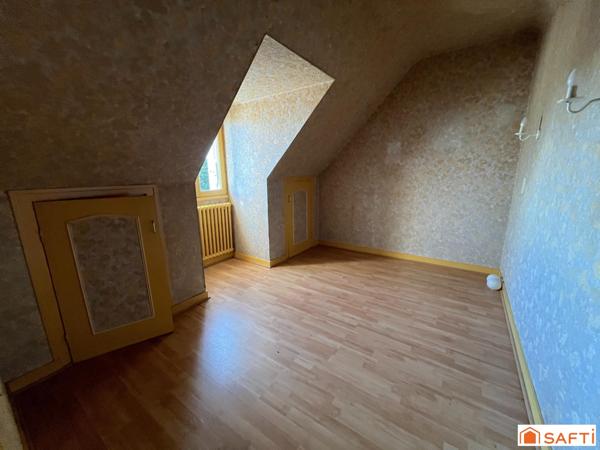 Maison située à Pleuven avec terrain en parti constructible