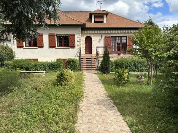 Vente                                                      Maison
                        
                                         181 m2                     à Buxerolles