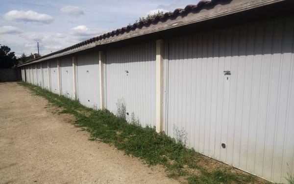 Stationnement à louer    13 m2 Mont-de-Marsan