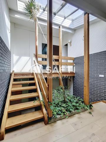 Maison d'architecte  dans  son écrin de verdure.