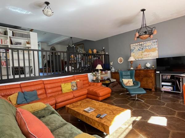 Mas 8 pièces 330 m2 avec piscine