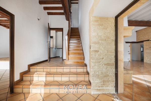 Maison de caractère rénovée – 260 m² – 5 chambres – Terrasse – Proche commodités