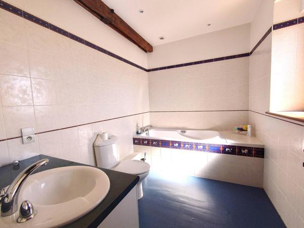 CHARMANTE ET AUTHENTIQUE MAISON DE CARACTERE !