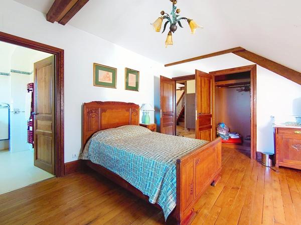 CHARMANTE ET AUTHENTIQUE MAISON DE CARACTERE !