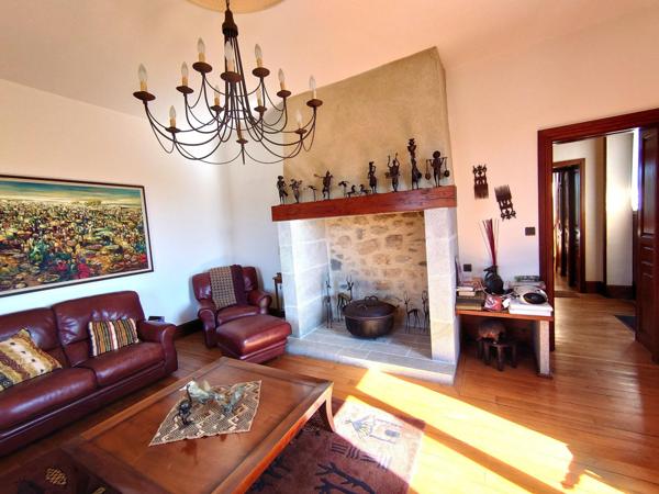 CHARMANTE ET AUTHENTIQUE MAISON DE CARACTERE !