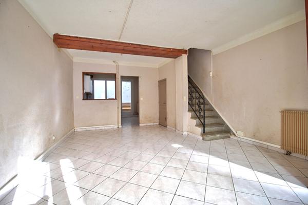 AGEN - QUARTIER JACOBINS - Maison de ville de 133m² dont 90m² habitables avec 3 chambres et une cour intérieure.