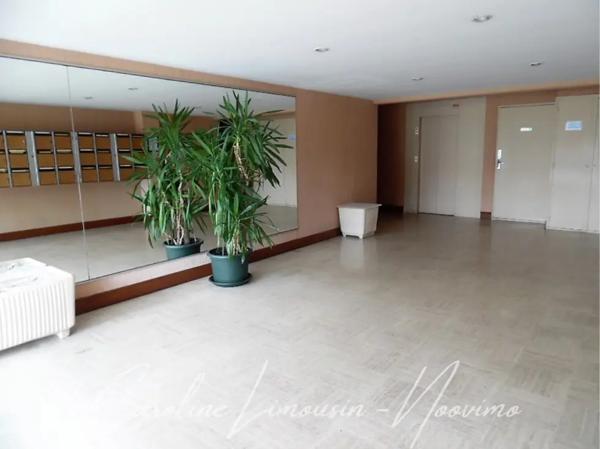 HYPER CENTRE: DUPLEX 2 CHAMBRES AVEC GARAGE et CAVE