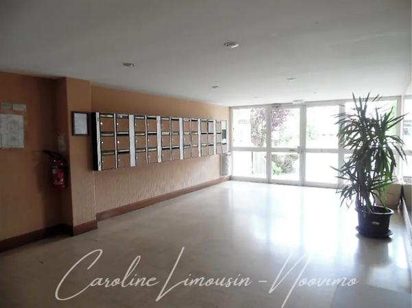 HYPER CENTRE: DUPLEX 2 CHAMBRES AVEC GARAGE et CAVE