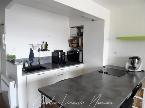 HYPER CENTRE: DUPLEX 2 CHAMBRES AVEC GARAGE et CAVE