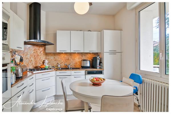 Dpt Tarn et Garonne (82), à vendre MONTAUBAN quartier Beausoleil maison 8 pièces de 175 m² avec piscine et jardin de 1000m².