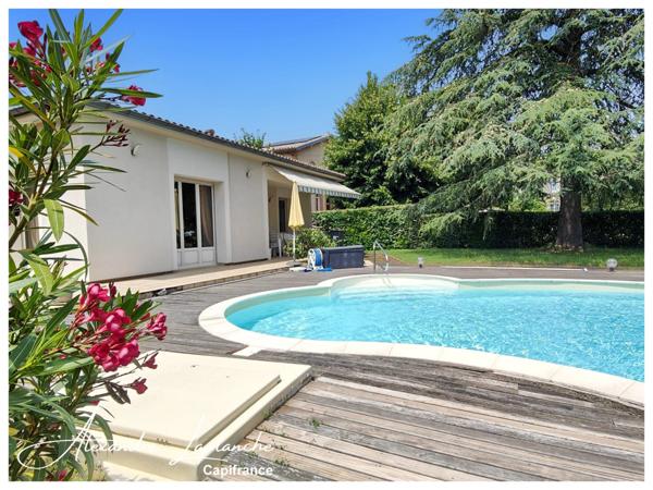 Dpt Tarn et Garonne (82), à vendre MONTAUBAN quartier Beausoleil maison 8 pièces de 175 m² avec piscine et jardin de 1000m².