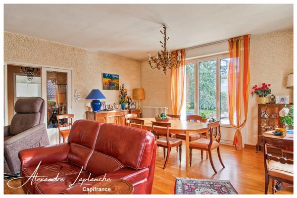 Dpt Tarn et Garonne (82), à vendre MONTAUBAN quartier Beausoleil maison 8 pièces de 175 m² avec piscine et jardin de 1000m².